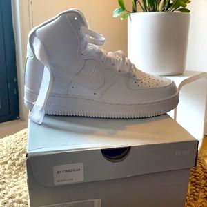 Brand New White Nike Air Force 1 High ‘07
